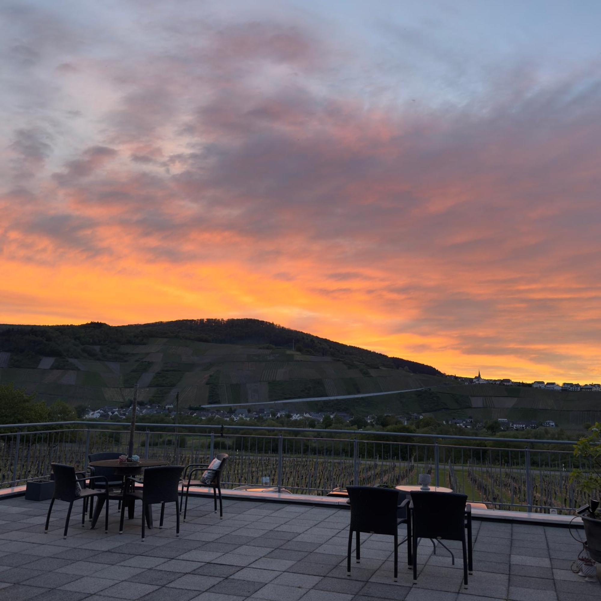 Weingut Tiliahof Bed & Breakfast Brauneberg Exterior foto