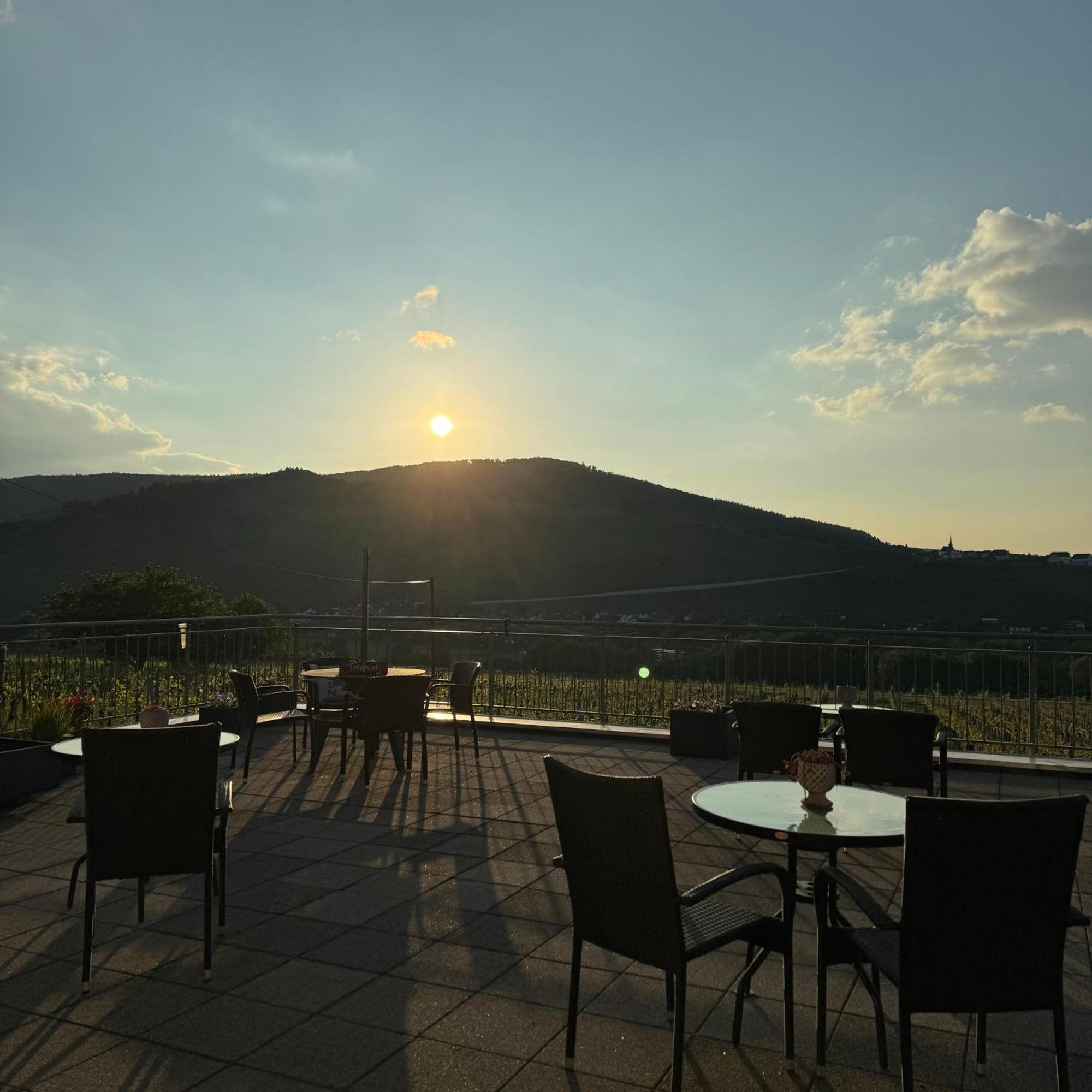 Weingut Tiliahof Bed & Breakfast Brauneberg Exterior foto